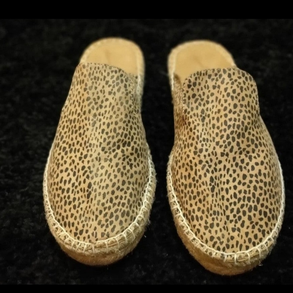 Universal Thread Clara Leopard Espadrilles for Ladies Slip Ons Size 6